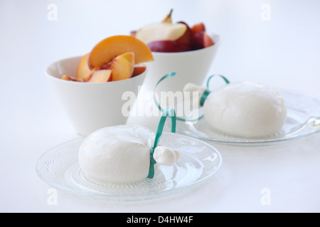 Eine Plünderung Joghurt und Obst Stockfoto