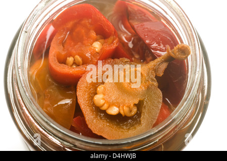 heiße Kirschen Paprika rot und grün Vorspeise im Glas Stockfoto