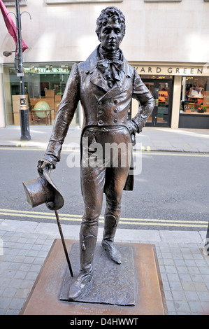 London, England, Vereinigtes Königreich. Statue von George "Beau" Brummell (1778 – 1840) in der Jermyn Street (Irena Sediecka; 2002) Stockfoto