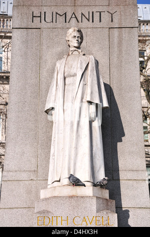 London, England, Vereinigtes Königreich. Statue von Edith Cavell (1865-1915, Krankenschwester und WW1 Heldin) im St.-Martins Platz (George Frampton, 1920) Stockfoto