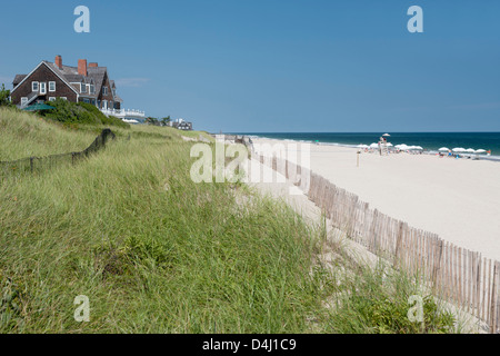 STRANDHAUS AUF DÜNEN ATLANTIK STRAND AMAGANSETT SUFFOLK COUNTY LONG ISLAND NEW YORK STATE USA Stockfoto