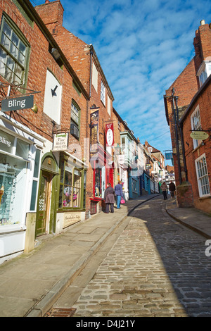 Blick entlang der steilen Hügel Richtung Altstadt von Bailgate Lincoln Lincolnshire England Stockfoto