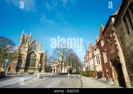 Blick vom Minster Yard der East Front von Lincoln Kathedrale, die Chorsänger Haus soll der linken Minster Yard Lincoln Stockfoto