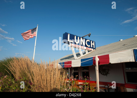 MITTAGESSEN SEAFOOD RESTAURANT MONTAUK HIGHWAY NAPEAGUE SUFFOLK COUNTY LONG ISLAND NEW YORK USA Stockfoto