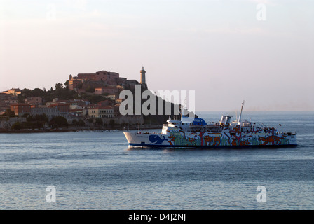 Portoferraio, Italien, ein Moby Fähre in den Hafen von Portoferraio Stockfoto