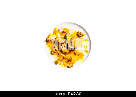 Kartoffel-Gnocchi mit Kaninchen-Ragout, Sautierte Leber, eingewickelt in Pancetta und Spargel Lende. Stockfoto