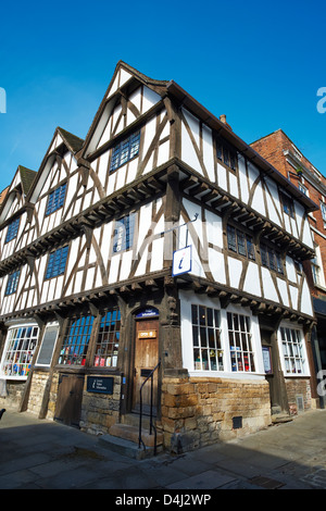 Leigh Pemberton Haus ein halb Tudor Fachwerkhaus ist heute die Tourist-Info-Center, Castle Hill Lincoln Lincolnshire England Stockfoto