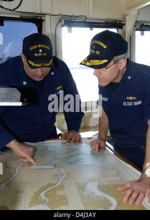 Rear Admiral Neffenger an Bord mit Coast Guard Cutter Mackinaw Stockfoto