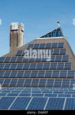 Freiburg, Deutschland, solar-Dach von St. Peter und Paul Church im Stadtteil St. Georgen Stockfoto