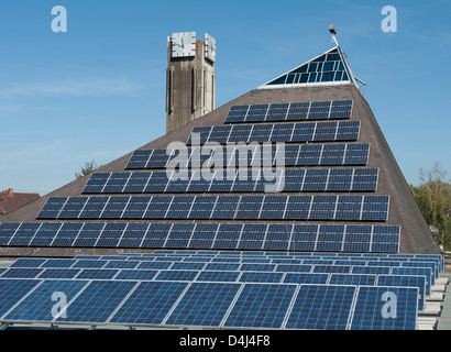 Freiburg, Deutschland, solar-Dach von St. Peter und Paul Church im Stadtteil St. Georgen Stockfoto