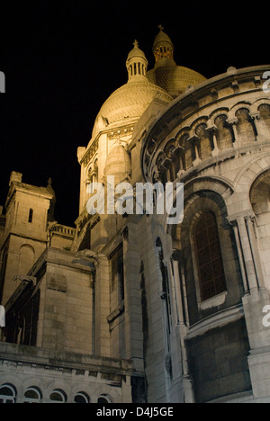 Die Basilika Sacre Coeur auf dem Montmartre, Paris bei Nacht Stockfoto