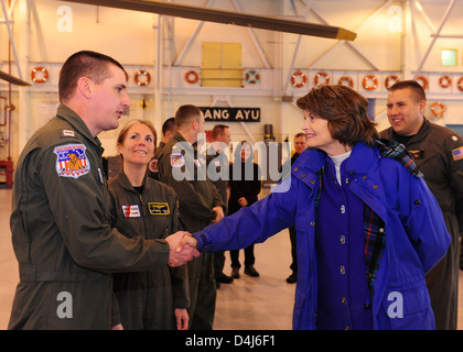 Senator Lisa Murkowski, Kodiak Helo Besatzungen Stockfoto