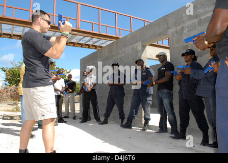 Anthony Bruno leitete ein Training für das Polizeidezernat Antigua und Barbuda. Die Schulung mit Schwerpunkt auf Sicherheits- und Strafverfolgungsverfahren zielte darauf ab, die Einsatzbereitschaft in der Region zu verbessern. Stockfoto