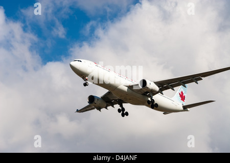 Air Canada Flugzeug nähert sich Vancouver International Airport Stockfoto