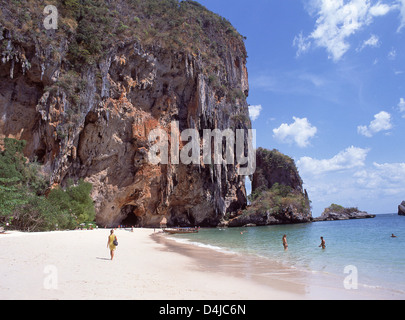 Railay Beach in der Nähe von Ao Nang, Mueang Krabi District, Provinz Krabi, Thailand Stockfoto