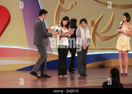 Guo Jingjing besucht 2012 Bank of China Hong Kong Sport Stars Awards in Hong Kong, China am Donnerstag, 14. März 2013. Stockfoto