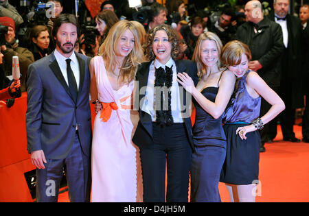 US-Schauspieler Keanu Reeves (L-R), Blake Lively, Direktor Rebecca Miller, Robin Wright Penn und Zoe Kazan kommen bei der Premiere ihres Films? Das private Leben der Pippa Lee? auf der 59. Internationalen Filmfestspiele Berlin in Berlin, Deutschland, 9. Februar 2009. Der Film läuft im Wettbewerb, insgesamt 18 Filme konkurrieren für Silber und goldenen Bären der 59. Berlinale. Foto: Gero Stockfoto