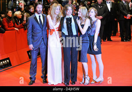 US-Schauspieler Keanu Reeves (L-R), Blake Lively, Direktor Rebecca Miller, Robin Wright Penn und Zoe Kazan kommen bei der Premiere ihres Films? Das private Leben der Pippa Lee? auf der 59. Internationalen Filmfestspiele Berlin in Berlin, Deutschland, 9. Februar 2009. Der Film läuft im Wettbewerb, insgesamt 18 Filme konkurrieren für Silber und goldenen Bären der 59. Berlinale. Foto: Gero Stockfoto