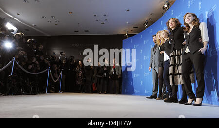 US-Schauspieler Keanu Reeves (L-R), Blake Lively und Robin Wright Penn, USA Direktor Rebecca Miller und US-Schauspielerin Zoe Kazan stellen bei dem Fototermin für ihren Film? Das private Leben der Pippa Lee? auf der 59. Internationalen Filmfestspiele Berlin in Berlin, Deutschland, 9. Februar 2009. Der Film läuft im Wettbewerb, insgesamt 18 Filme konkurrieren für Silber und goldenen Bären von der 59. Berli Stockfoto