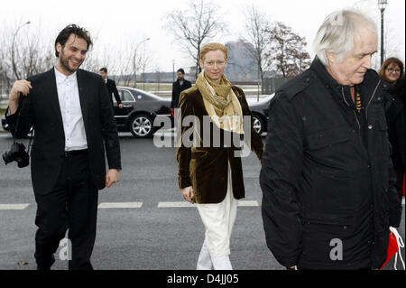 Berlinale Jury-Präsident Tilda Swinton, schottische Schauspielerin und ihr Freund Sandro Kopp kommen an die Staatskanzlei in Berlin, Deutschland, 11. Februar 2009. Foto: Wolfgang Kumm Stockfoto