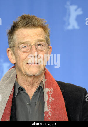 Schauspieler John Hurt im Bild während der Foto-Shooting des Films? Ein Engländer in New York? auf der 59. Internationalen Filmfestspiele Berlin in Berlin, Deutschland, 11. Februar 2009. Der Film zählt zu den 18 Filme im Wettbewerb um das Silber und goldenen Bären auf der 59. Berlinale ausgezeichnet. Die Gewinner werden am 14. Februar bekanntgegeben. Foto: Tim Brakemeier Stockfoto