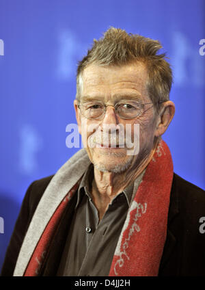 Schauspieler John Hurt im Bild während der Foto-Shooting des Films? Ein Engländer in New York? auf der 59. Internationalen Filmfestspiele Berlin in Berlin, Deutschland, 11. Februar 2009. Der Film zählt zu den 18 Filme im Wettbewerb um das Silber und goldenen Bären auf der 59. Berlinale ausgezeichnet. Die Gewinner werden am 14. Februar bekanntgegeben. Foto: Tim Brakemeier Stockfoto