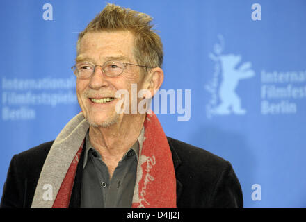 Schauspieler John Hurt im Bild während der Foto-Shooting des Films? Ein Engländer in New York? auf der 59. Internationalen Filmfestspiele Berlin in Berlin, Deutschland, 11. Februar 2009. Der Film zählt zu den 18 Filme im Wettbewerb um das Silber und goldenen Bären auf der 59. Berlinale ausgezeichnet. Die Gewinner werden am 14. Februar bekanntgegeben. Foto: Tim Brakemeier Stockfoto