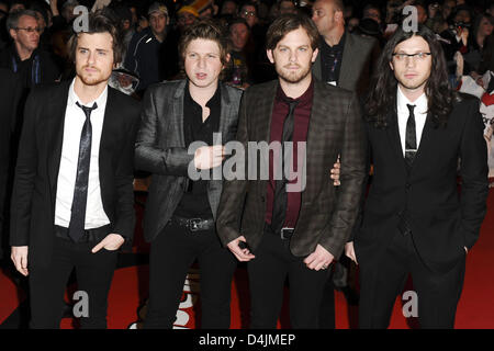 Jared (L-R), Caleb, Matthew und Nathan Followill aus? Die Kings of Leon? kommen Sie für die Brit Awards 2009 im Earls Court in London, Großbritannien, 18. Februar 2009.  Die Brit Awards sind die größte UK-Musikindustrie Auszeichnungen ehren britischen und internationalen Talenten. Foto: Hubert Boesl Stockfoto