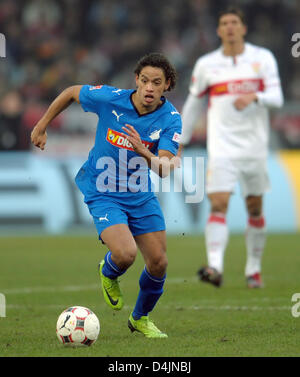 Hoffenheim? s Carlos Eduardo führt den Ball während der Bundesliga VfB Stuttgart Vs TSG 1899 Hoffenheim in der Mercedes-Benz Arena in Stuttgart, Deutschland, 21. Februar 2009 entsprechen. Das Spiel endete 3: 3. Foto: Ronald Wittek Stockfoto