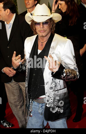 Schauspieler Mickey Rourke kommt bei der Vanity Fair Oscar Party im Sunset Towers in West Hollywood, Los Angeles, USA, 22. Februar 2009. Rourke wurde als bester Schauspieler in einer führenden Rolle für seine Rolle in nominiert? Die Ringer?. Die Academy Awards, allgemein bekannt als die Oscars wurden zum 81. Mal in 24 verschiedenen Kategorien vorgestellt.  Foto: Hubert Boesl Stockfoto