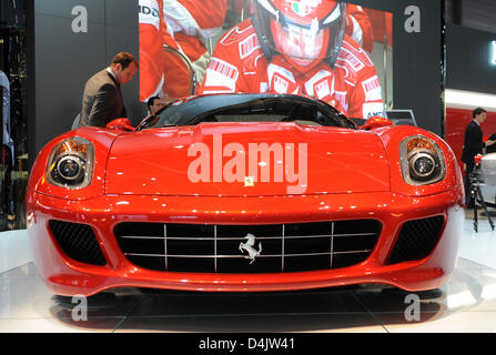 Ein Ferrari 599 GTB Fiorano ist am zweiten Pressetag der 79. internationalen Automobilsalon und Zubehör in Genf, Schweiz, 4. März 2009 abgebildet. Aussteller präsentieren ihre Neuheiten ab 05 März im ganzen 15 März. Foto: ULI DECK Stockfoto