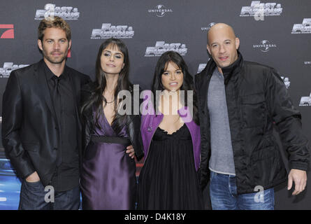 US-Schauspieler Vin Diesel, Paul Walker, Michelle Rodriguez und Jordana Brewster ankommen für die Europäische Premiere ihres Films? Schnell & Furious 4? in Bochum, Deutschland, 17. März 2009. Der Film werden in den Kinos der Germna vom 02 April. Foto: Jörg Carstensen Stockfoto