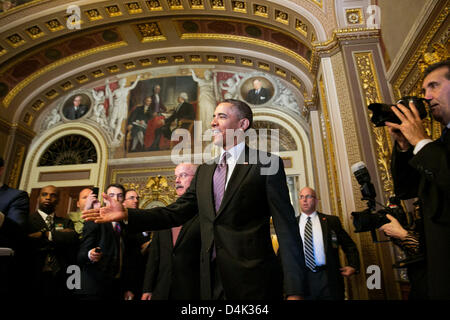 Washington DC, USA. 14. März 2013. US-Präsident Barack Obama kommt in das Kapitol, Senat Republikaner auf dem Capitol Hill in Washington, Donnerstag, 14. März 2013 zu treffen. Im Laufe des Tages trifft Präsident Obama auch mit der demokratischen Caucus Haus... Bildnachweis: Drew Angerer / Pool über CNP/Dpa/Alamy Live News Stockfoto