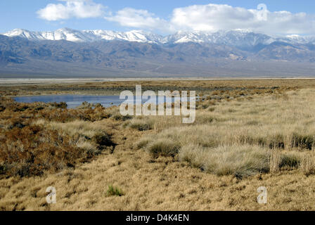 (Datei) - die Datei Bild vom 28. Januar 2008 zeigt die Gebirgskette Panamint Range in Death Valley Nationalpark, USA. Foto: Thomas Muncke Stockfoto