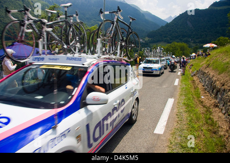 Tour de France Begleitfahrzeuge Stockfoto
