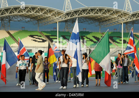 Grid Girls Proben für Treiber-Parade am Sonntag auf der Strecke von Sepang Circuit in der Nähe von Kuala Lumpur, Malaysia, 3. April 2009. Die 2009 Formel 1 Grand Prix von Malaysia findet am 05. April. Foto: PETER STEFFEN Stockfoto