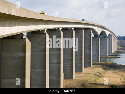 Die Orwell-Brücke im Jahr 1982 eröffnet trägt der Fernstraße A14 über River Orwell, Ipswich, Suffolk, England. Stockfoto
