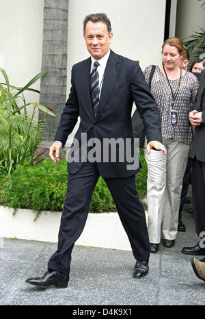 US-Schauspieler Tom Hanks kommt bei der Hollywood Walk of Fame Stern Zeremonie für George Harrison auf dem Hollywood Walk of Fame in Los Angeles, USA, 14. April 2009. Ehemaligen Beatles Sterne Harrison wurde posthum mit dem 2,382nd Stern auf dem Hollywood Walk of Fame geehrt. Foto: Hubert Boesl Stockfoto