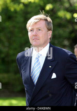 Niederländischen Kronprinzen Willem-Alexander besucht die Universität von Leiden in Leiden in den Niederlanden 22. April 2009. Der schwedische König Carl Gustaf und Prinz Willem-Alexander besuchte ein Seminar zum Thema Nachhaltigkeit während der schwedischen Königin Silvia und Prinzessin Maxima in einer Diskussion über die Rechte von Kindern teilnahmen. Der schwedische König und die Königin sind auf einem dreitägigen Zustand Besuch in Holland Stockfoto