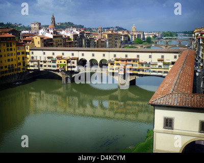Ponte Vecchio und Vasari Korridor Stockfoto