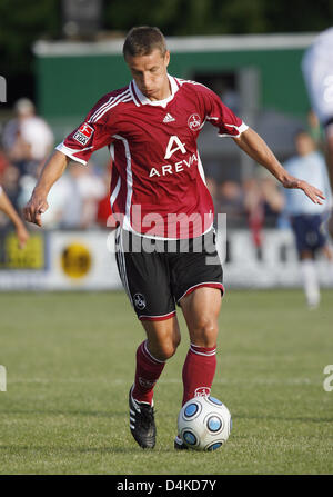 Slowakische Marek Mintal der deutschen Bundesliga Fußballclub 1. FC Nürnberg in Aktion bei einem Testspiel gegen DJK Weingarts in Kunreuth, Deutschland, 5. Juli 2009 gezeigt. Nürnberg besiegt Weingarts 10-0. Foto: Daniel Karmann Stockfoto