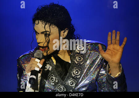 William Hall verdoppelt sich Michael Jackson während der? Stars in Concert? Show im Hotel Estrel in Berlin, Deutschland, 6. März 2009. Foto: Hannibal Stockfoto