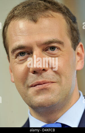 Russische Präsident Dmitri Medwedew abgebildet auf einer Pressekonferenz im Rahmen der 11. deutsch-russischen Konsultationen am Schloss Schleißheim in Oberschleißheim bei München, Deutschland, 16. Juli 2009. Foto: ANDREAS GEBERT Stockfoto