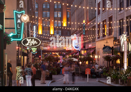 OUTDOOR-RESTAURANTS EAST 4TH STREET DOWNTOWN CLEVELAND OHIO USA Stockfoto