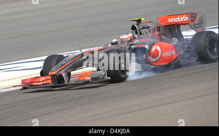 Finnische Formel-1-Pilot Heikki Kovalainen McLaren Mercedes vermisst der Bremspunkt während der 2009 Formel 1 Grand Prix von Bahrain in Bahrain International Circuit in Sakhir, Bahrain, 26. April 2009. Foto: Carmen Jaspersen Stockfoto