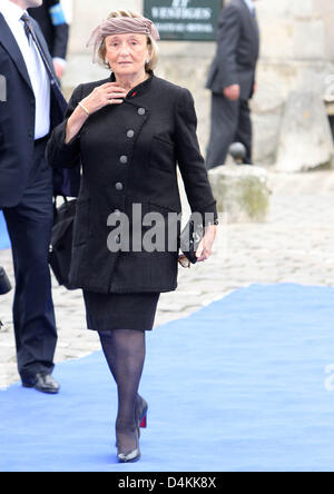 Ehemalige First Lady von Frankreich, Bernadette Chirac, besucht die kirchliche Trauung der französische Prinz Jean d? Orleans und Prinzessin Philomena, Herzog und Herzogin von Vendome, in der Kathedrale von Senlis, Frankreich, 2. Mai 2009. Foto: Albert Nieboer (Niederlande) Stockfoto