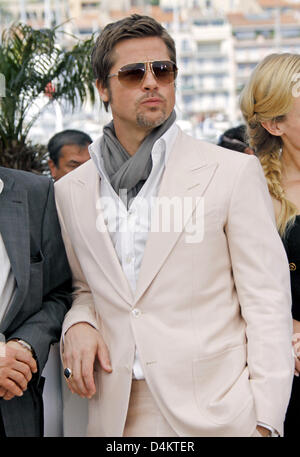 US-Schauspieler Brad Pitt stellt vor der Pressekonferenz auf dem Film? Inglourious Basterds? bei den 62. Filmfestspielen in Cannes, Frankreich Mai 20. 2009. Foto: Hubert Boesl Stockfoto