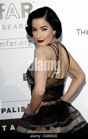 US-amerikanische burlesque-Tänzerin Dita von Teese besucht das AmfAR-Kino gegen Aids-Gala bei den 62. Filmfestspielen in Cannes, Frankreich, 21. Mai 2009. Foto: Hubert Boesl Stockfoto