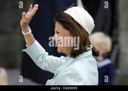 Königin Silvia von Schweden kommt für die Hochzeit von Kelly Jeanne Rondestvedt mit Hubertus Michael Erbprinz von Sachsen-Coburg und Gotha in Coburg, Deutschland, 23. Mai 2009. Rund 400 Gäste, viele welche Berühmtheiten und europäische Aristokraten, die Hochzeit besucht. Foto: Daniel Karmann Stockfoto