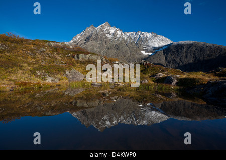 Blick vom Litlefjellet in Richtung Store Vengetind in Vengedalen, Rauma Kommune, Møre Og Romsdal, Norwegen. Stockfoto